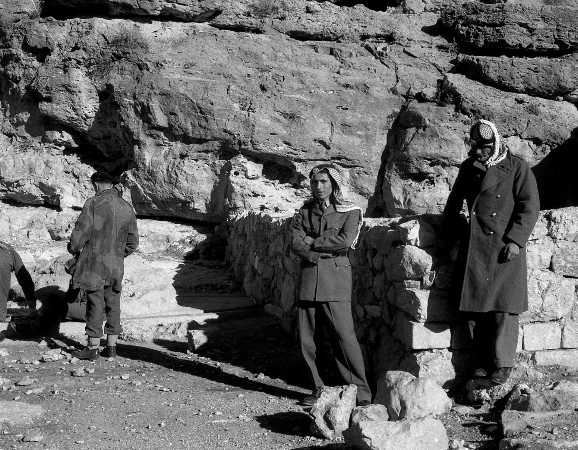 Images/1951 1LF 1950  Aquaba  Visit to Petra with Legioaires694.jpg